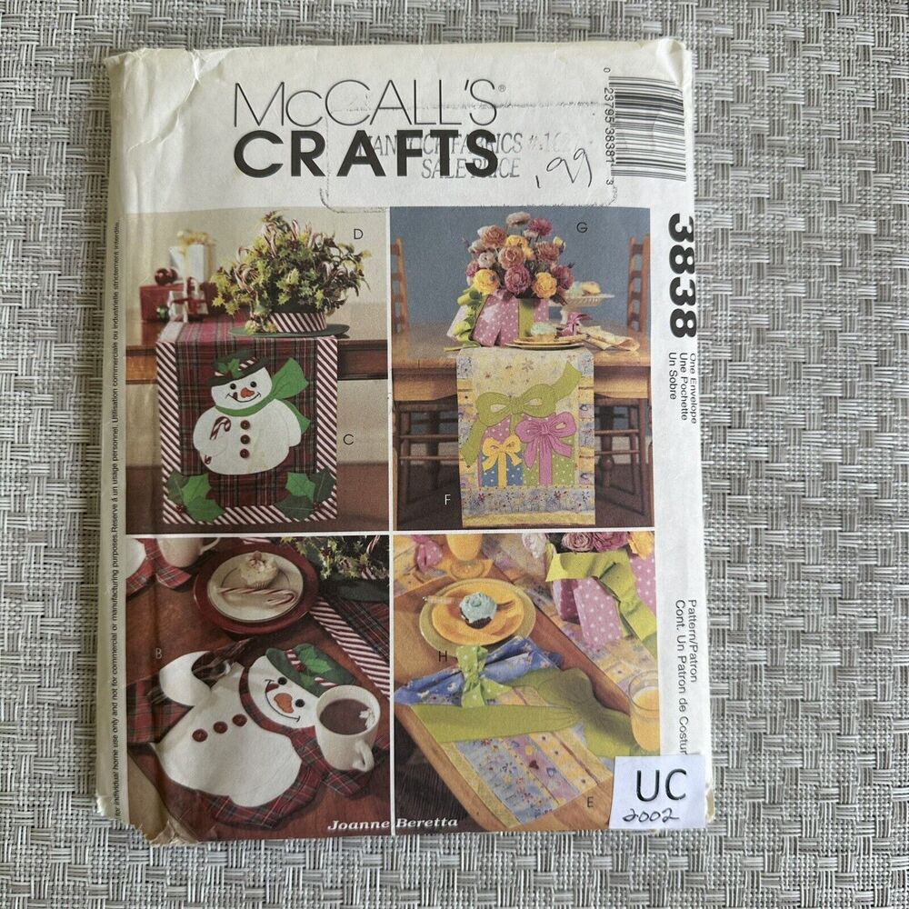 SNOWMAN & PRESENTS RUNNER NAPKIN PLACEMATS McCalls Sewing Pattern 3838 UNCUT